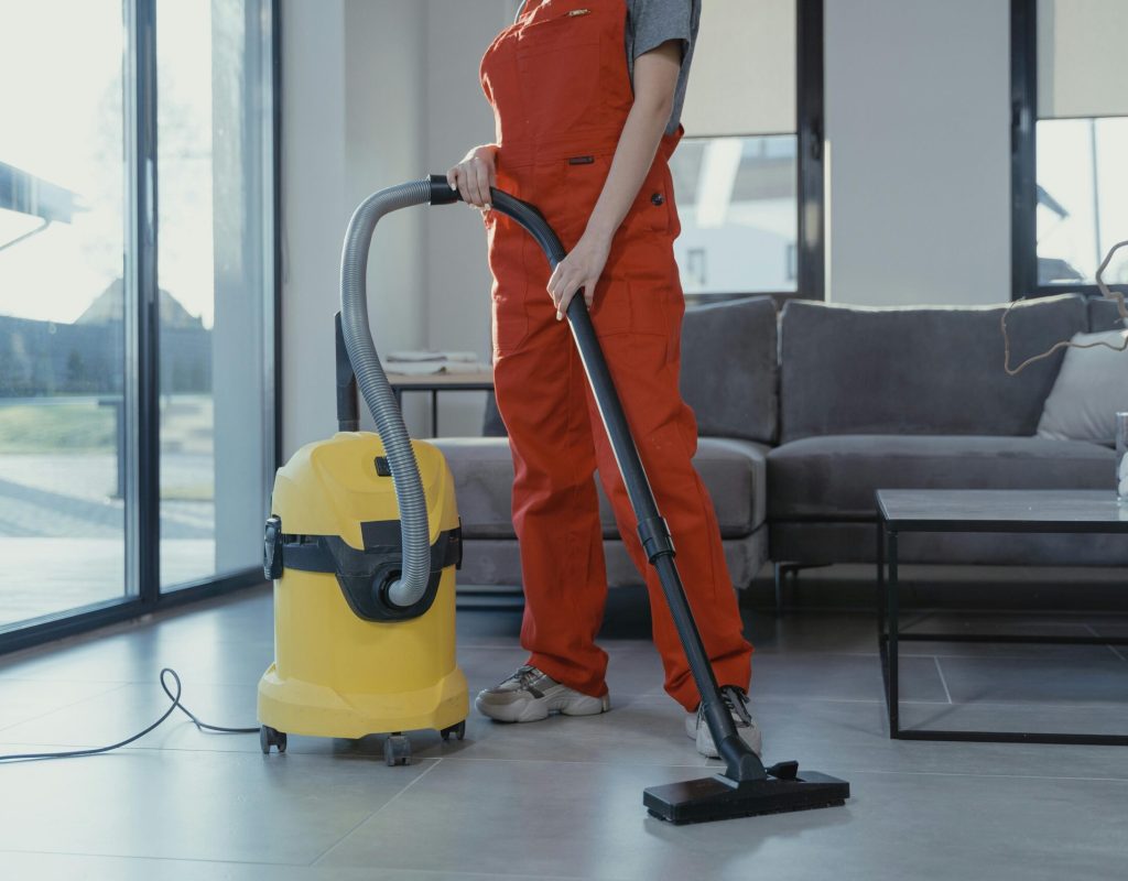 pexels tima miroshnichenko 6195275 7 scaled Deep cleaning service making a home spotless
